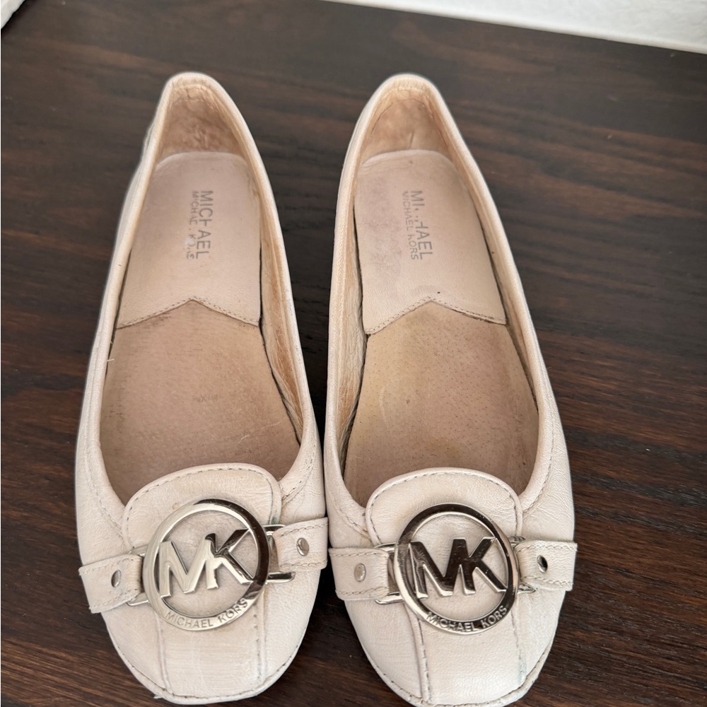 Michael Kors Flats Off White w/Silver Logo Size 6.5